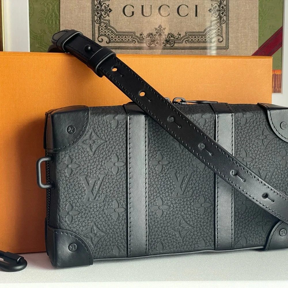 PRISTINE Louis Vuitton 2018 Taiga Bifold Wallet YV in Black Leather w/ box & bag
